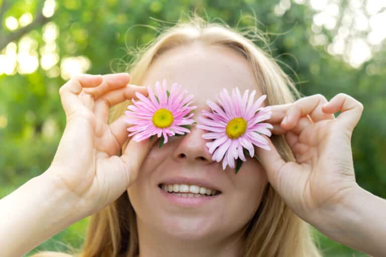 Lee más sobre el artículo Lentes de contacto en primavera: cómo evitar molestias y alergias.