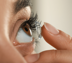 Lentes de contacto en Huesca: disfruta del verano con total libertad